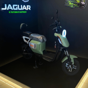 Scooter elétrica urbano compacto