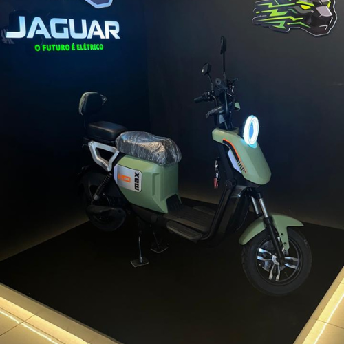 Scooter elétrica urbano compacto